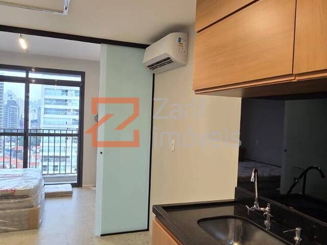 Locação em PINHEIROS - São Paulo