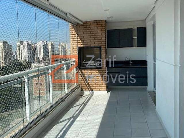 VARANDA COM CHURRASQUEIRA