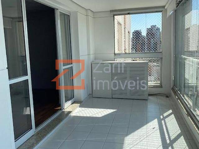 VARANDA ENIVDRAÇADA E TELADA